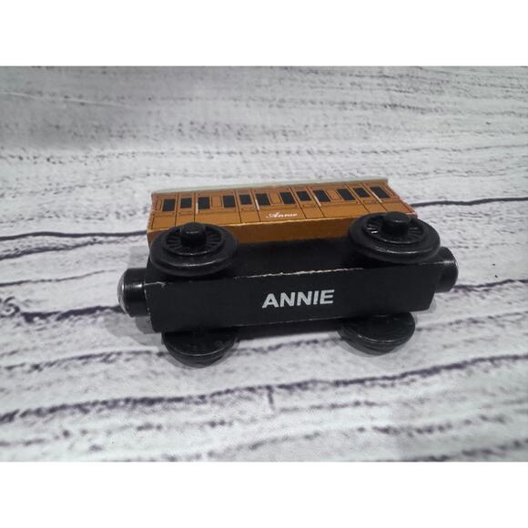 Vintage Thomas and Friends Wooden Railway Annie Passenger Coach - Picture 4 of 4